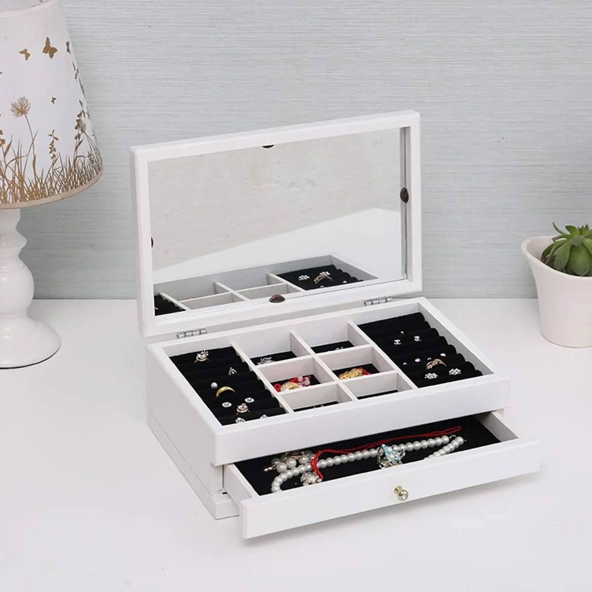 Charming Vintage Wooden Jewelry Chest with Mirror - A Touch of Elegance