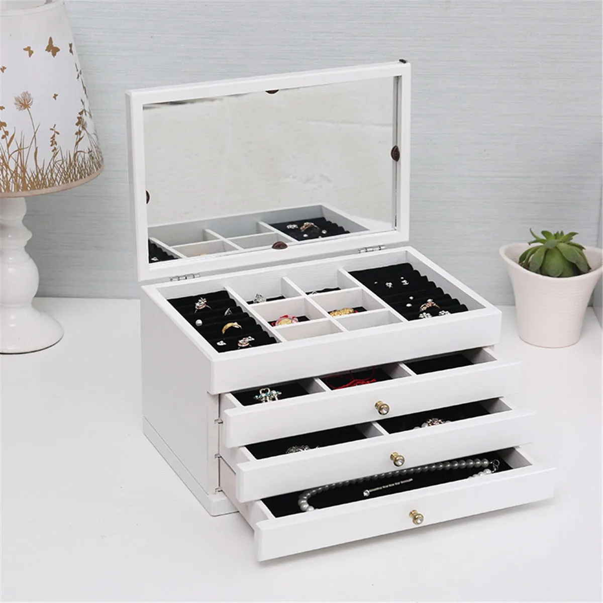 Charming Vintage Wooden Jewelry Chest with Mirror - A Touch of Elegance