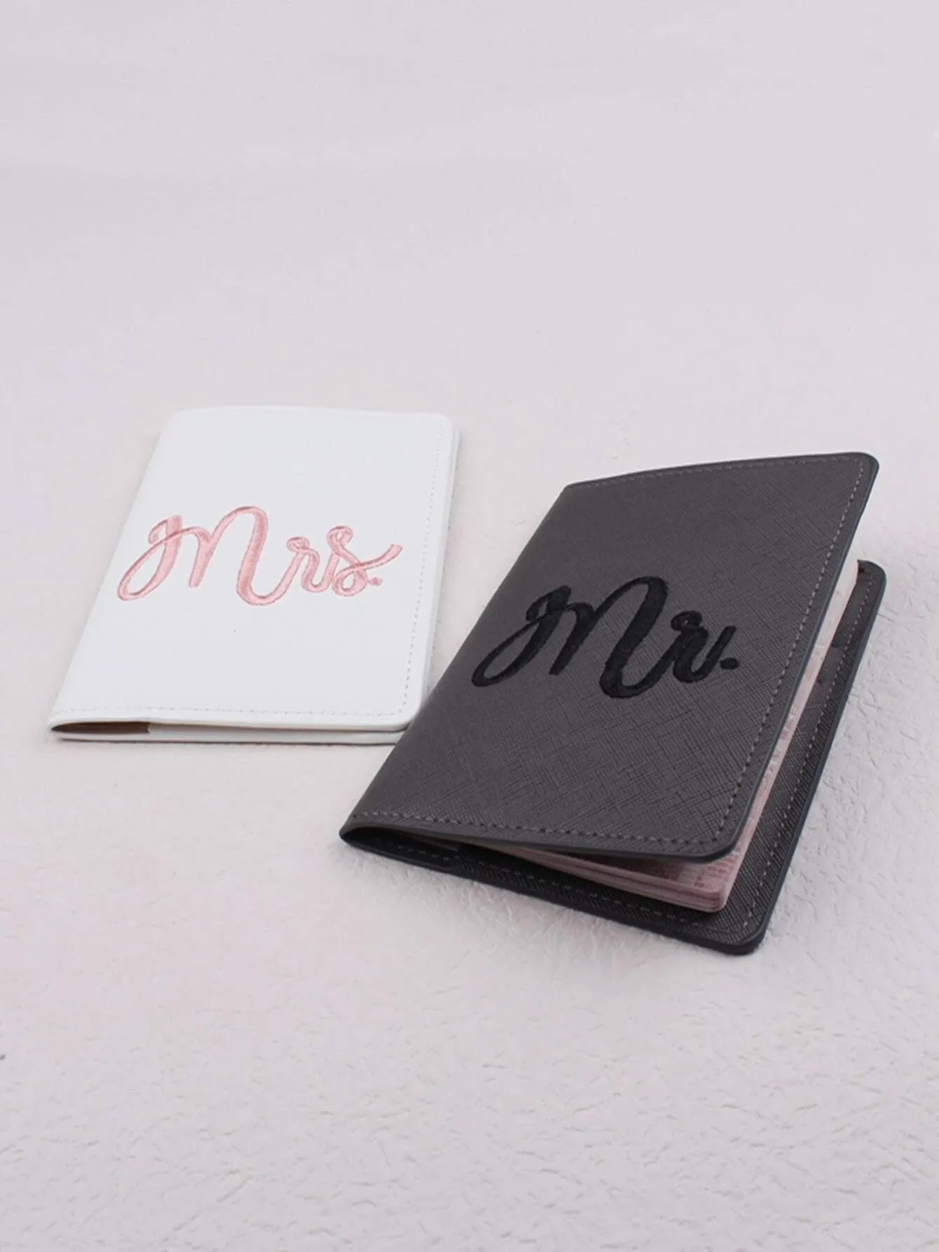 Shein 2pcs Letter Embroidered Detail Passport Holder
