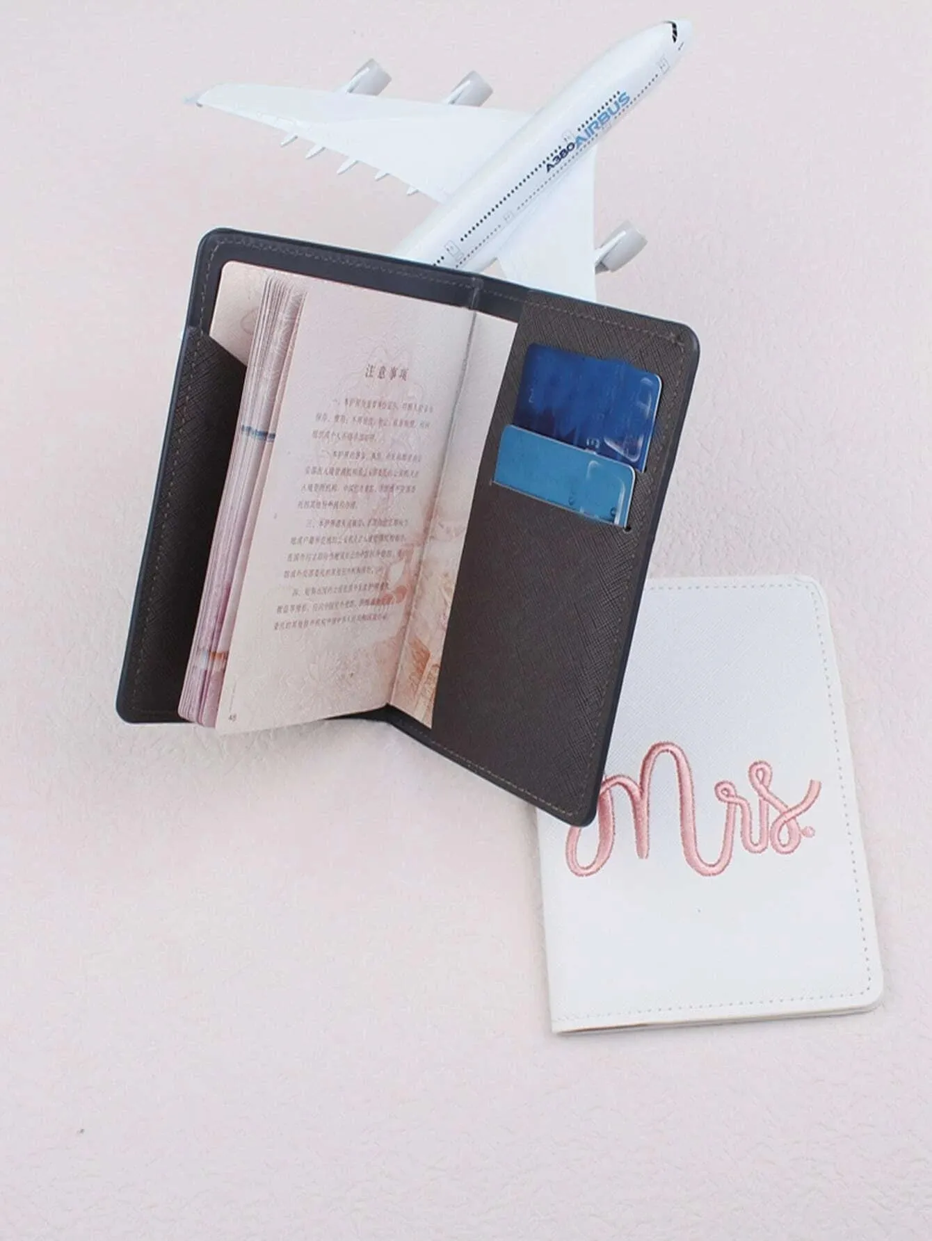 Shein 2pcs Letter Embroidered Detail Passport Holder