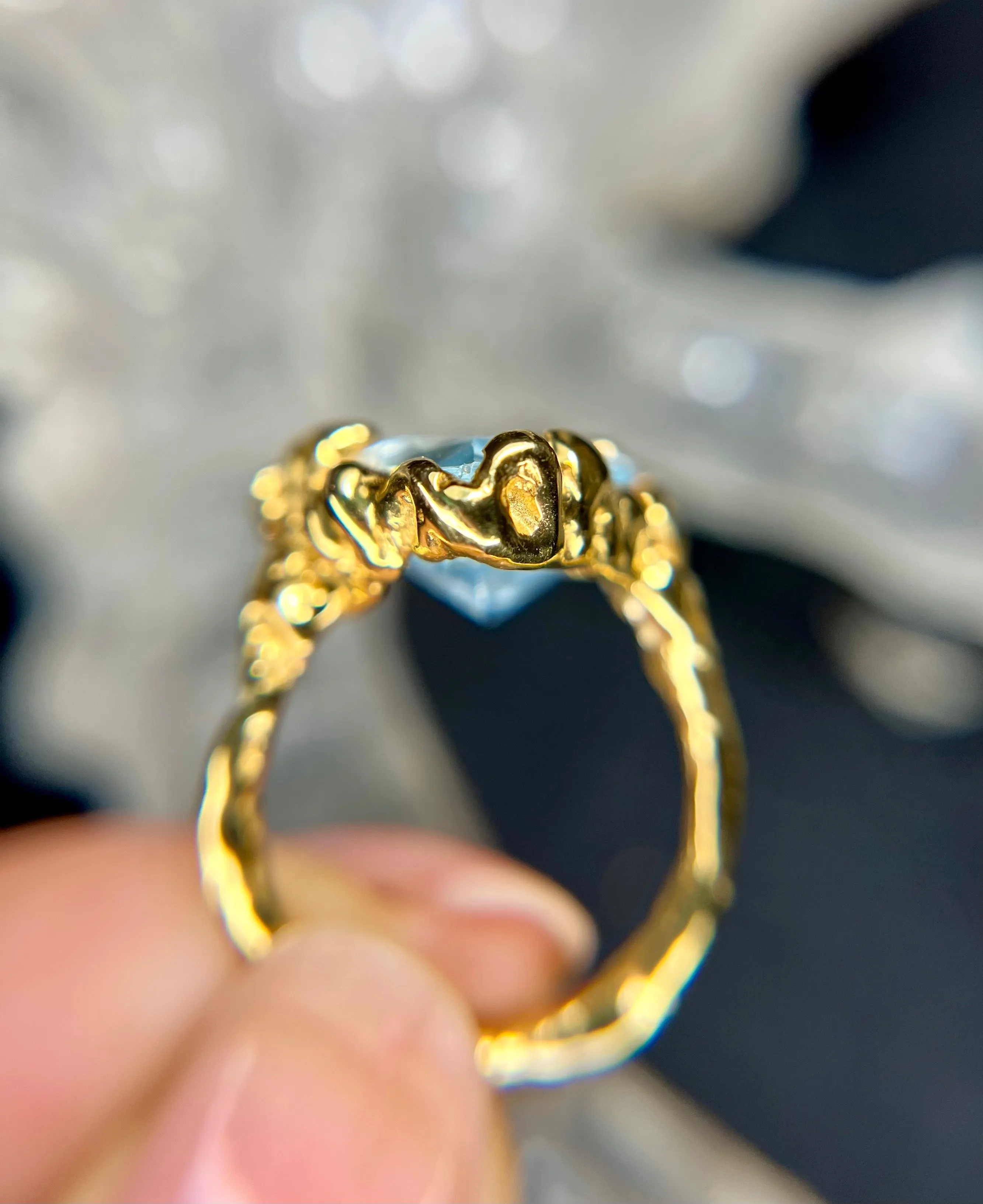 Sky blue AQUAMARINE 10kt yellow gold ring